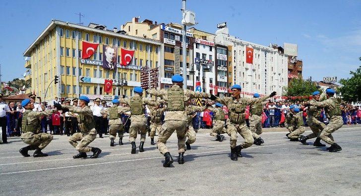 Komandoların Zeybek Oyunu, Zafer Bayramı’na Damga Vurdu G3
