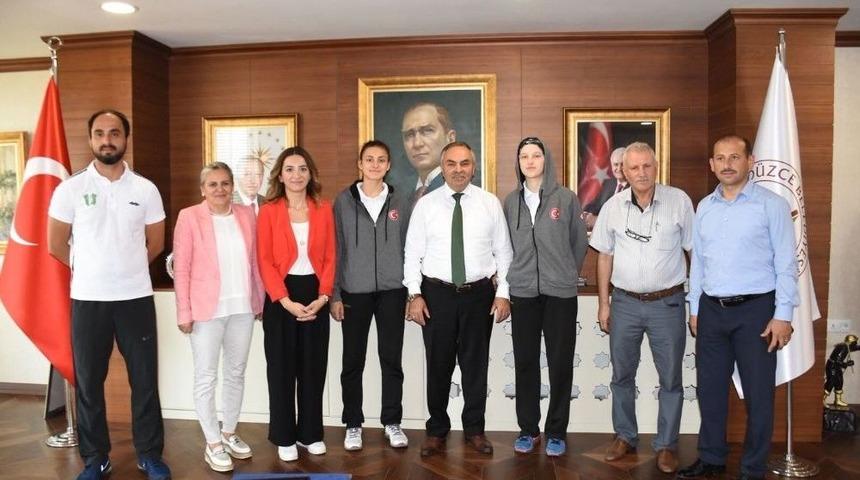 Başkan Ay, Milli Sporcuları Ağırladı