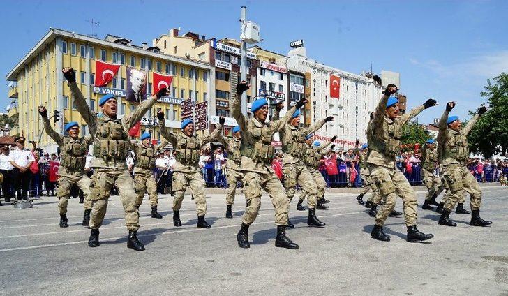 Komandoların Zeybek Oyunu, Zafer Bayramı’na Damga Vurdu G4