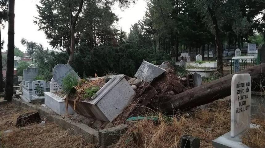 Kadirli&rsquo;de Yağmur Ve Fırtına Hayatı Fel&ccedil; Etti