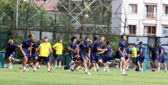 Fenerbahçe’de Kayserispor Maçı Hazırlıkları Sürüyor