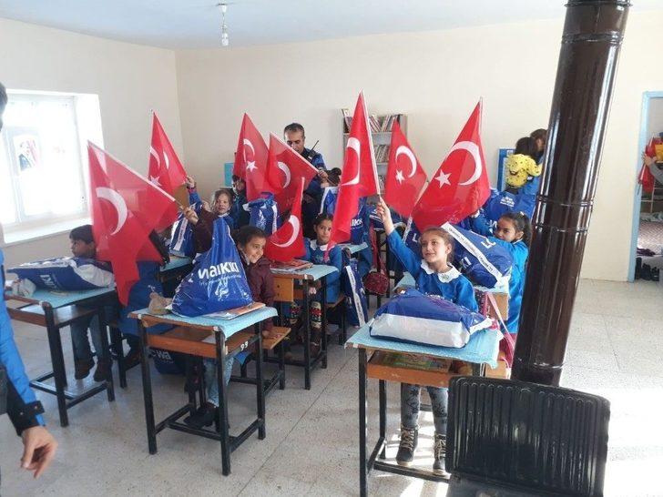 Van Polisinden 16 Bin Öğrenciye Destek G2