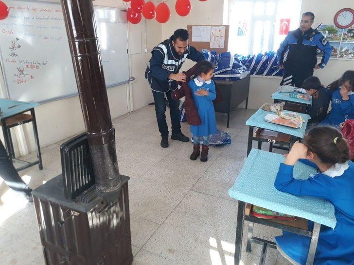 Van Polisinden 16 Bin Öğrenciye Destek G3