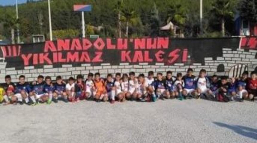 Küçük Futbolcuların Velilerinden Siyasilere Çağrı