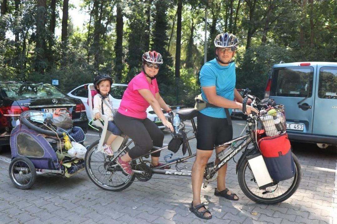 (&ouml;zel) &Ouml;ğretmen &Ccedil;ift 4 Yaşındaki Kızıyla Bin 500 Kilometre Pedal &Ccedil;evirecek