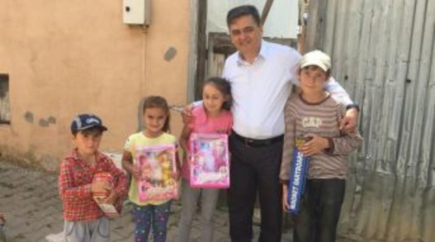 Başkan Yal&ccedil;ın&rsquo;dan &Ccedil;ocuklara Hediye