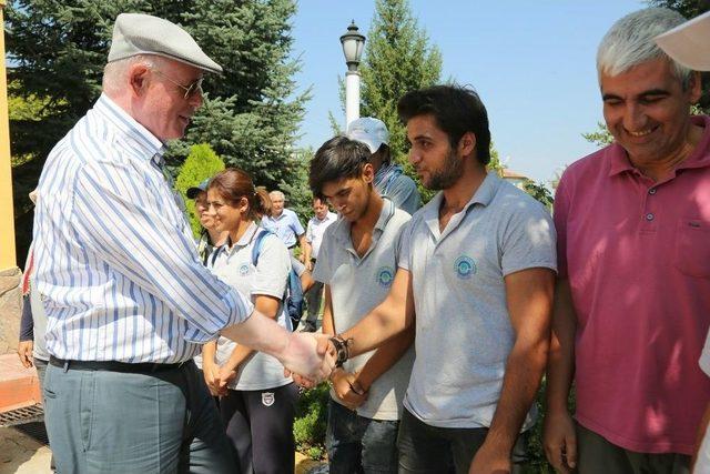 Kazım Kurt Personelin Bayramını Kutladı