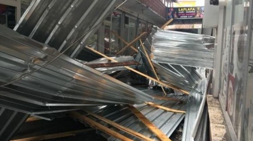 Kars&rsquo;ta R&uuml;zgar &Ccedil;atıları U&ccedil;urdu