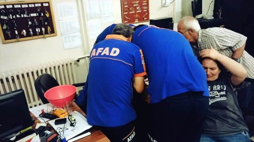 Dakikalarca Acı İ&ccedil;inde Kıvrandı