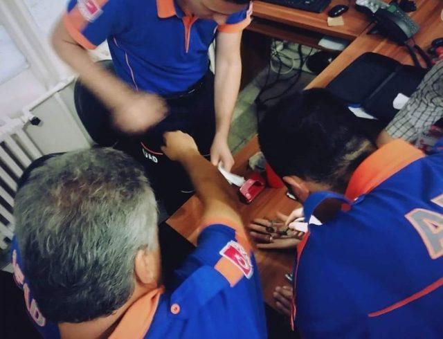 Dakikalarca Acı İçinde Kıvrandı 1