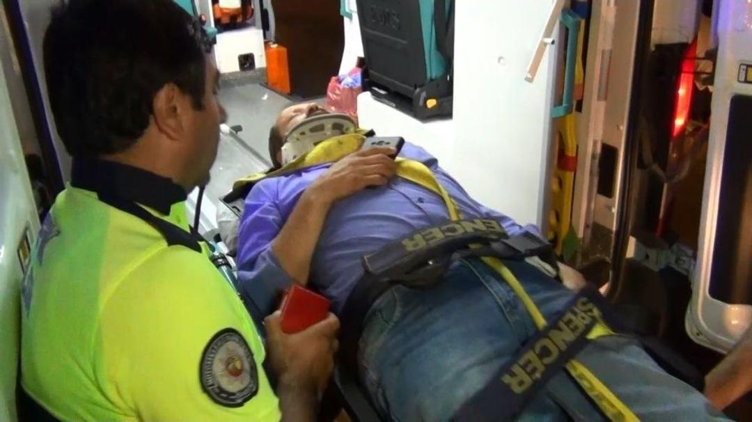 İki Otomobil Kafa Kafaya &Ccedil;arpıştı: 1&rsquo;i Ağır 4 Yaralı