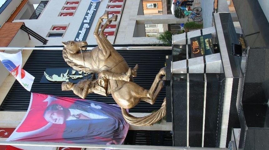 30 Ağustos Kutlamalarında Atat&uuml;rk Heykelinin A&ccedil;ılışı Yapıldı