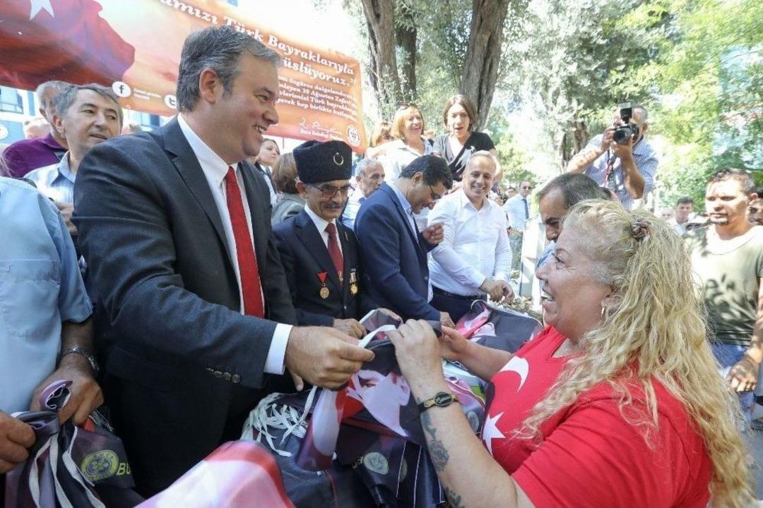 İzmir&rsquo;in İl&ccedil;elerinde Zafer Coşkusu