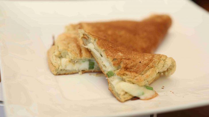 Kaşarlı omlet: Kalabalık kahvaltı sofralarının vazgeçilmezi