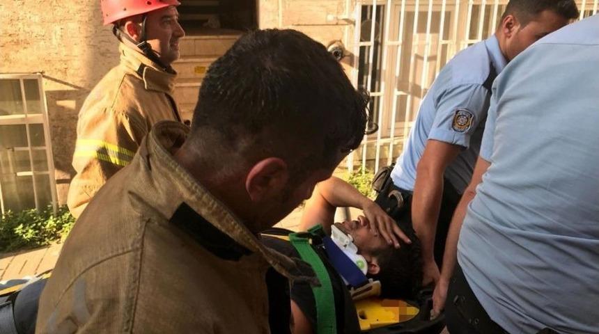 Beşiktaş&rsquo;ta D&ouml;rd&uuml;nc&uuml; Kattan D&uuml;şen Kişiyi İtfaiye Kurtardı