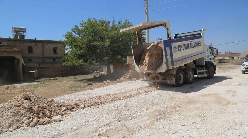 Eyy&uuml;biye Belediyesi Yol Yapım &Ccedil;alışmalarını S&uuml;rd&uuml;r&uuml;yor