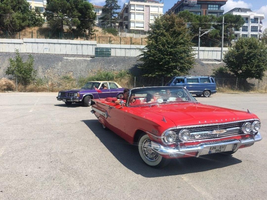 Bağdat Caddesi&rsquo;nde Klasik Otomobillerden "zafer" Konvoyu