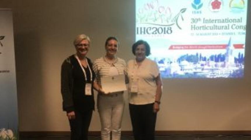 &Ouml;ğretim G&ouml;revlisi Melisa Kara&rsquo;ya &Ouml;d&uuml;l