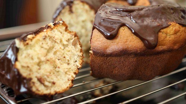 Bol Cevizli Çikolata Soslu Kek