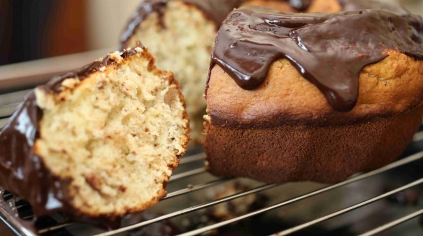 Bol Cevizli Çikolata Soslu Kek