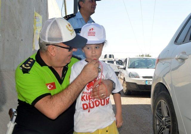 Mardin’de Çocuklar Velilere Kırmızı Düdük Çaldı