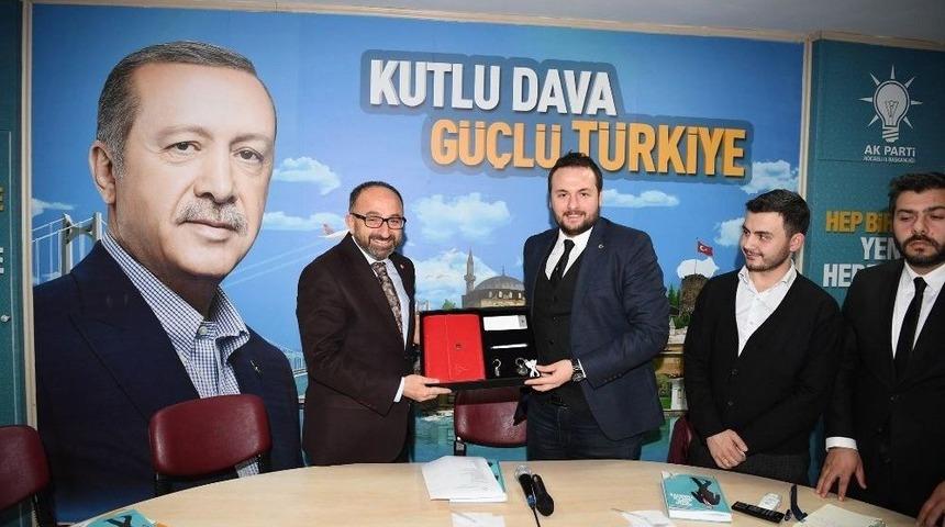 Başkan &Uuml;z&uuml;lmez&rsquo;den Ak Gen&ccedil;lere Ziyaret