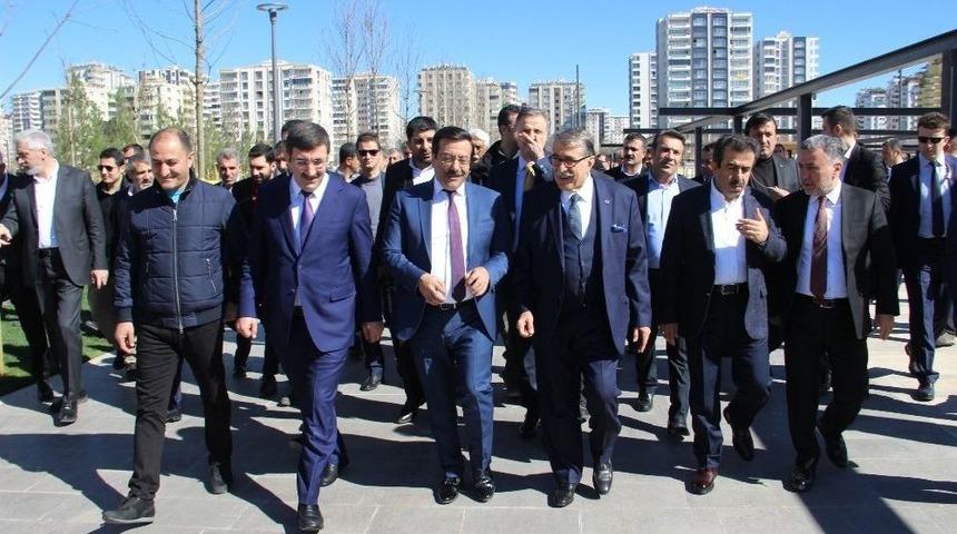 Ak Parti&rsquo;li Cevdet Yılmaz: "manevi Bir Restorasyon Yapmak Zorundayız"