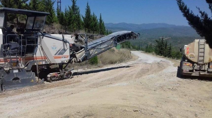 Karaisalı’da Yol Yapım Çalışmaları