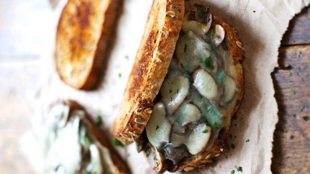 Peynirli Mantarlı Sandviç