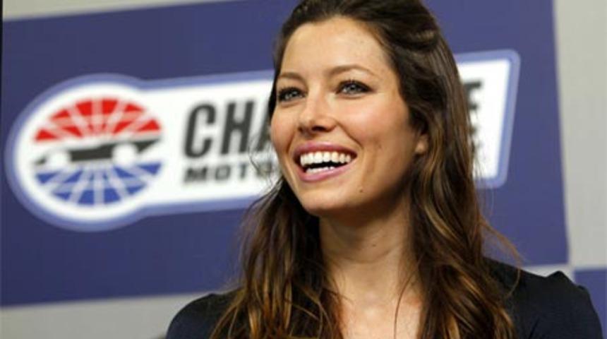 G&uuml;zelliğinin Sırrını A&ccedil;ıkladı