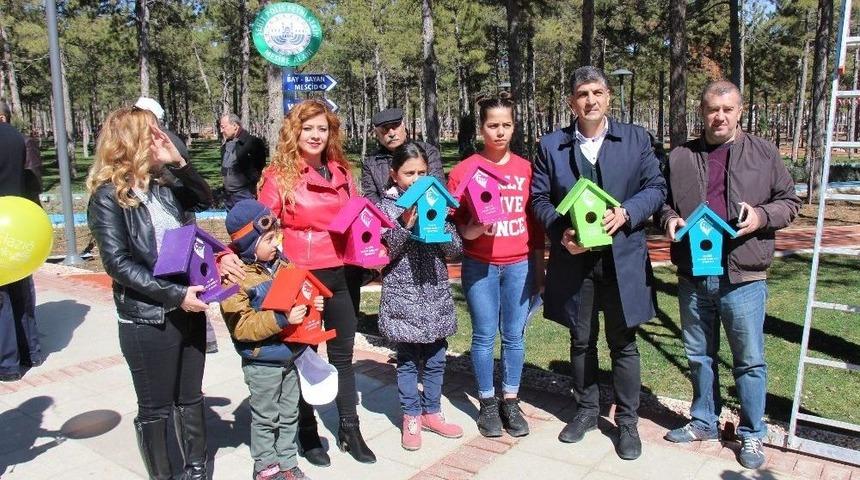 Kuş Evlerini Engelliler Yaptı, &Ccedil;ocuklar Astı