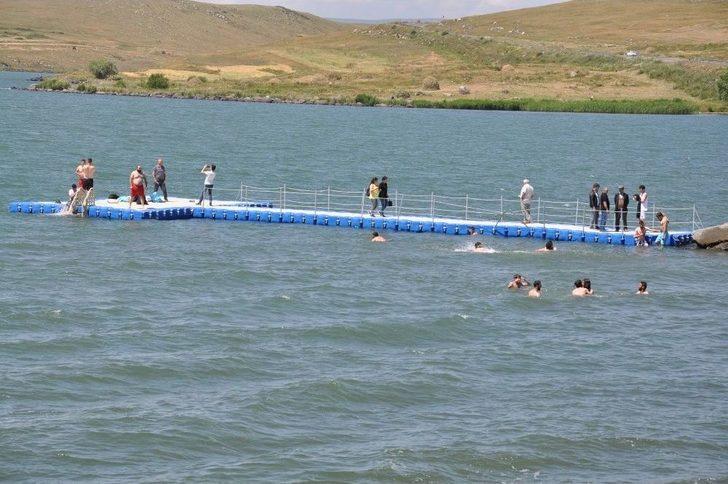 (özel) Kars’ta Sıcaktan Bunalanlar Çıldır Gölü’nde Serinliyor G3