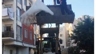 Kepçenin Üstünde Gelin Ve Damat Gören Vatandaşlar Şaşkına Döndü