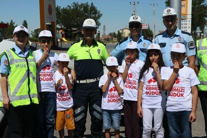 Kırmızı Düdüklü Çocuk Polisler İş Başında G5