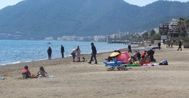 Marmarisliler Güneşli Havanın Tadını Çıkardı