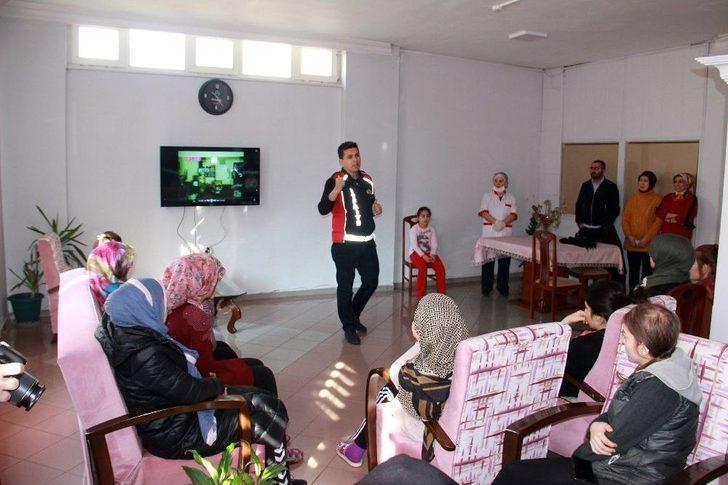 İtfaiyeden Yurt Çalışanları Ve Öğrencilere Yangın Söndürme Eğitimi G1