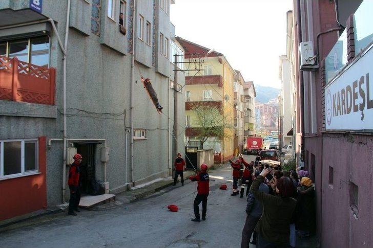 İtfaiyeden Yurt Çalışanları Ve Öğrencilere Yangın Söndürme Eğitimi G2