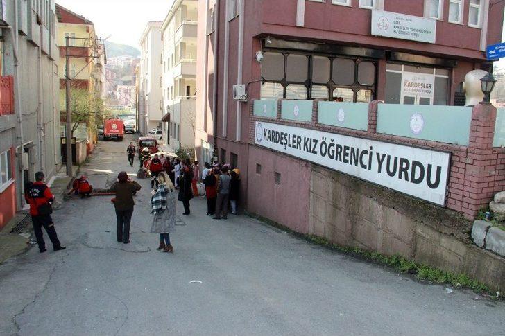 İtfaiyeden Yurt Çalışanları Ve Öğrencilere Yangın Söndürme Eğitimi G3