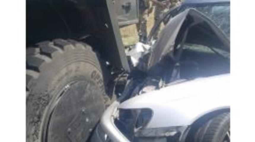 Silvan’da Otomobil Askeri Araca Çarptı: 1 Yaralı