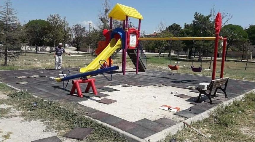 &Ccedil;ocuk Parkını Ateşe Verdiler