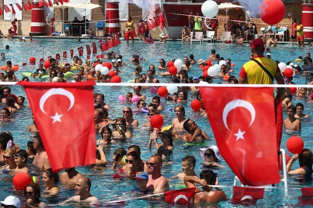 3 Bin Tatilciden 30 Ağustos&rsquo;ta Rekor Denemesi