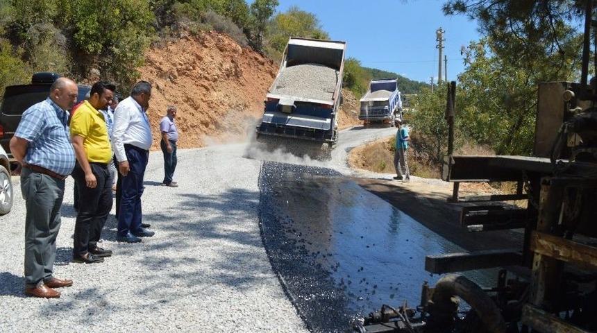 Alanya Ak&ccedil;atı-uğurlu Mahalleleri Grup Yolu Asfaltla G&uuml;zelleşiyor