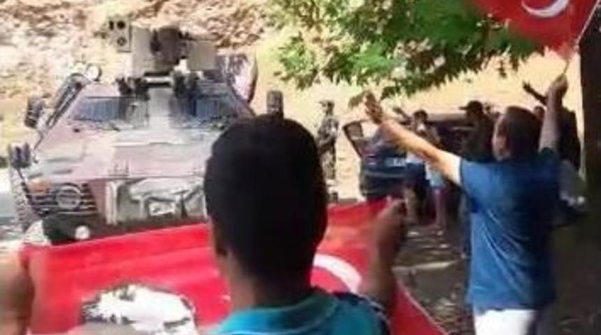 Terörist Avından Dönen Askerlere Sevgi Gösterisi