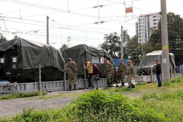 Hatay’da Sınıra Askeri Sevkiyat Sürüyor