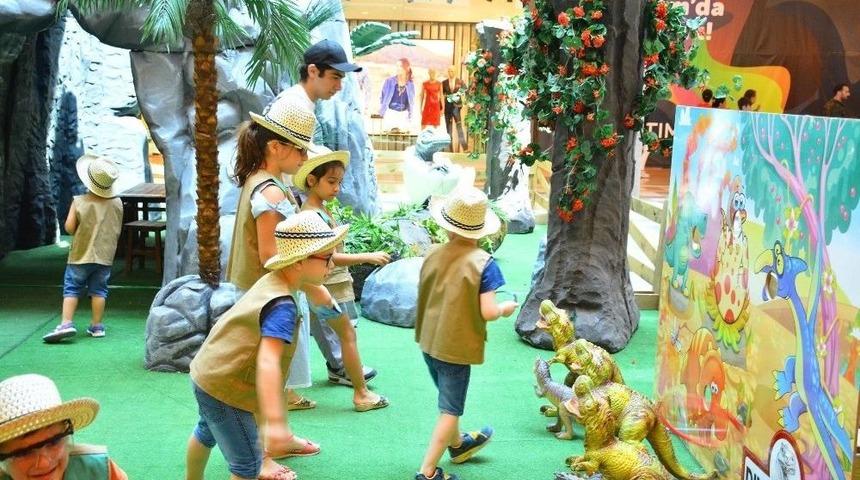 &Ccedil;ocuklar Dinozorların Gizemli D&uuml;nyasını Keşfetti