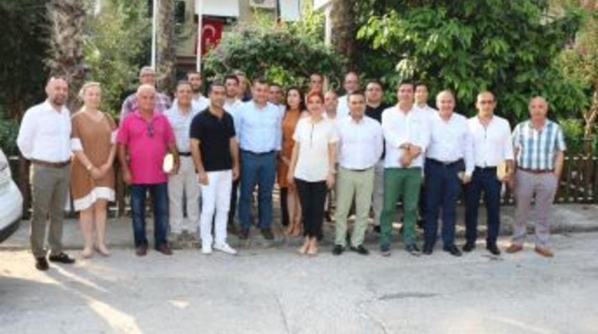 Tanıtım Elçilerine Plaket Verildi