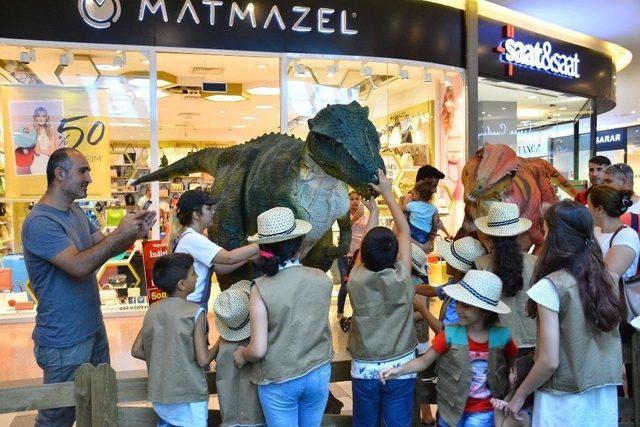 Çocuklar Dinozorların Gizemli Dünyasını Keşfetti