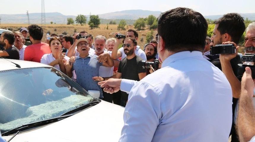 Hdp&rsquo;li Vekil G&uuml;venlik G&uuml;&ccedil;leriyle Tartıştı Aracıyla Yolu Kapattı