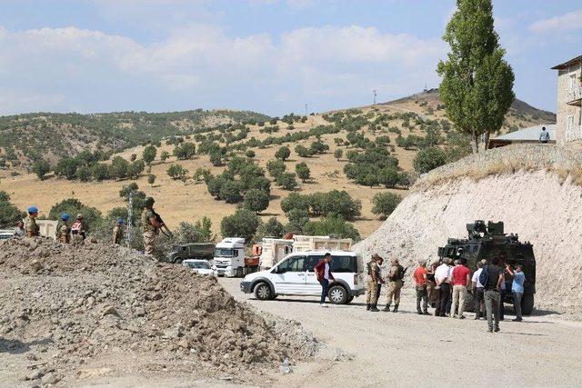 Hdp’li Vekil Güvenlik Güçleriyle Tartıştı Aracıyla Yolu Kapattı