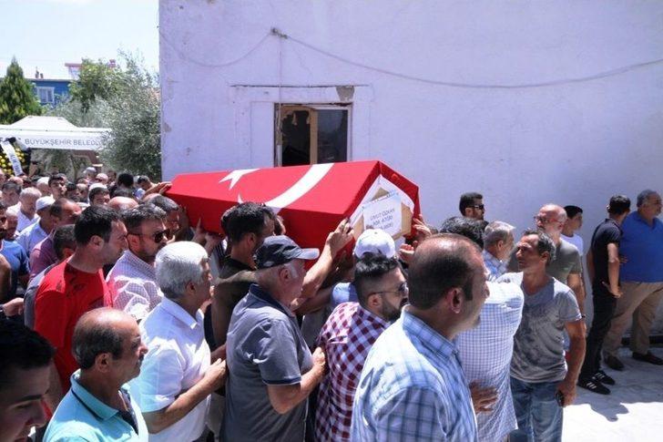 Çarptığı Köpeğe Yardım Etmek İsteyen Genç Asteğmene Hüzünlü Veda G5